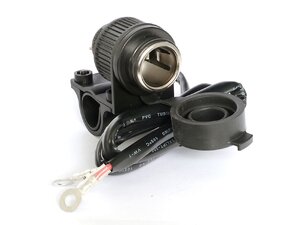 Zásuvka 12V s univerzálnym úchytom Zásuvka 12V s univerzálnym úchytom