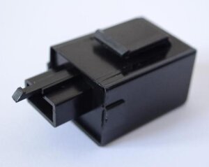 Prerušovač smeroviek Relé 3 kontakt pre CFMOTO X8